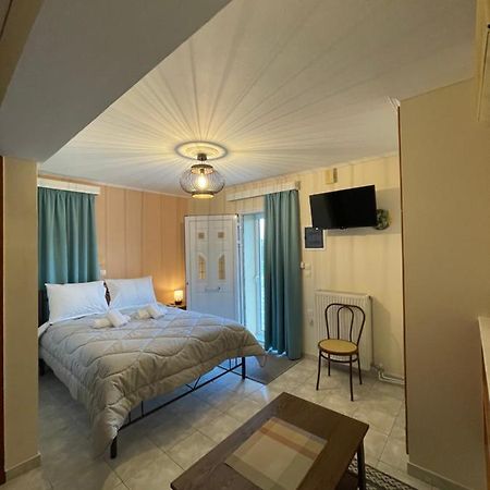 Flo'S Apartments Missolonghi Екстер'єр фото