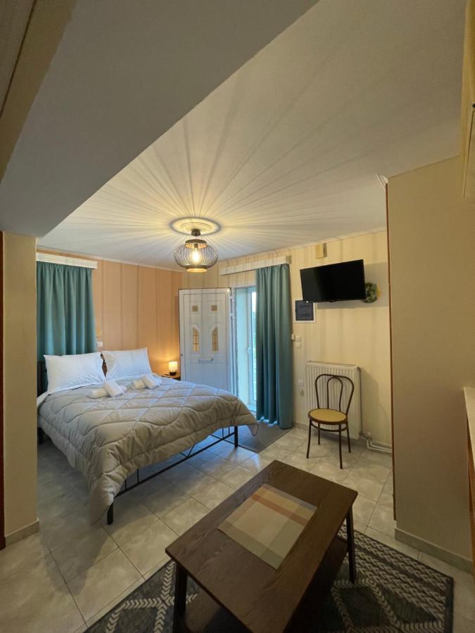 Flo'S Apartments Missolonghi Екстер'єр фото