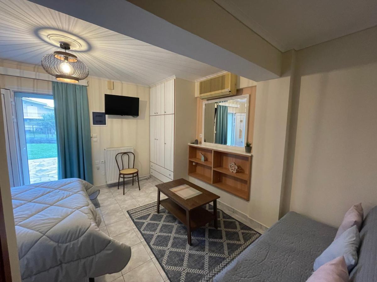 Flo'S Apartments Missolonghi Екстер'єр фото